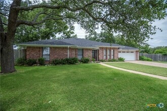 Building Photo - 1012 Pin Oak Dr