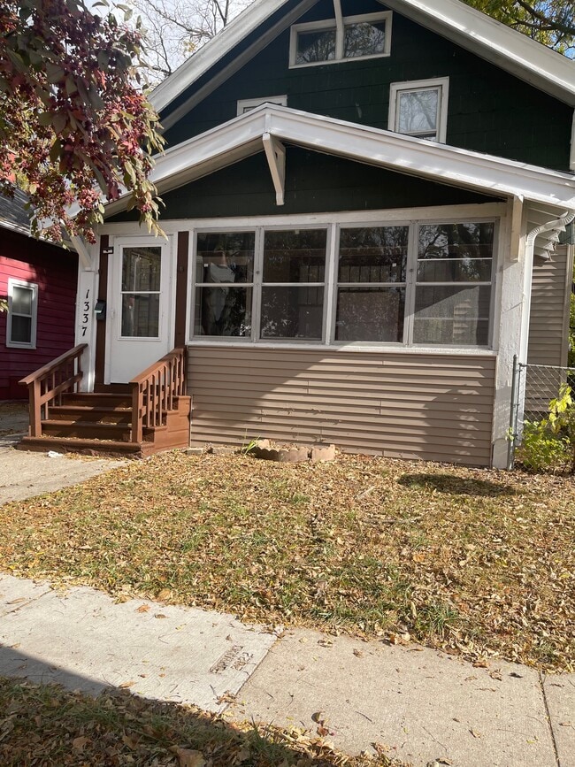 Primary Photo - 1337 Nelson Ave