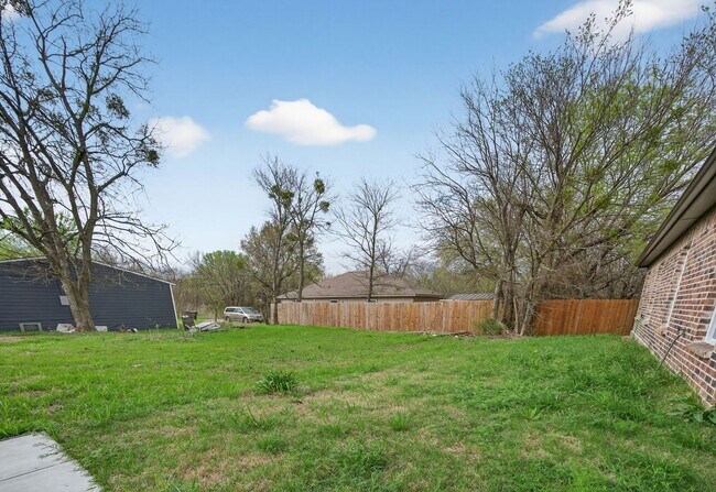 Building Photo - Brand-New Duplex Living in the Heart of Greenville – Modern Finishes & Private Driveways