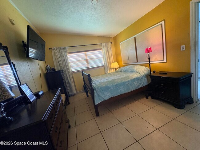 Building Photo - 127 Roosevelt Ave