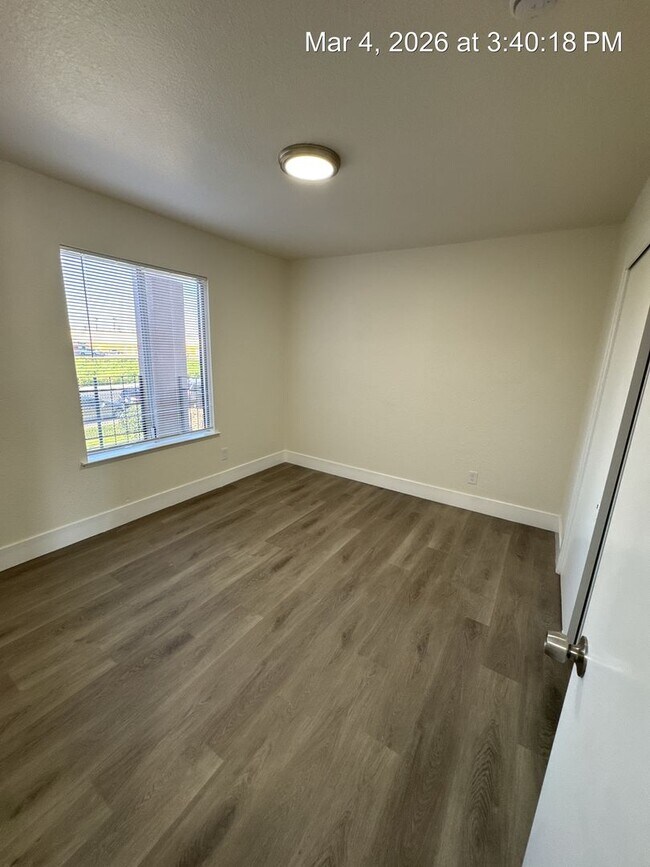 Building Photo - $500 OFF 1st Month Rent!! Upstairs Unit!!! Move in Ready!