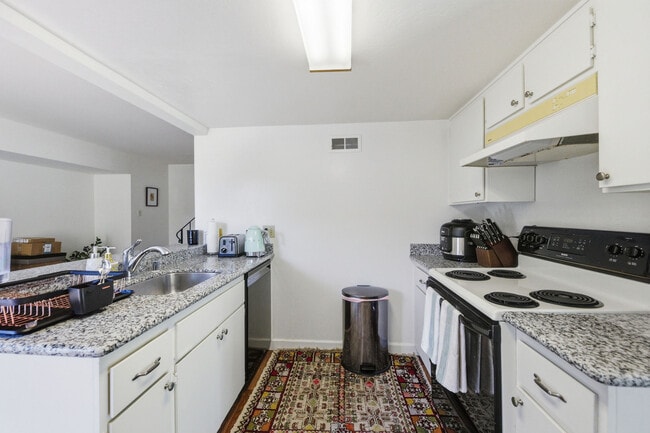 Building Photo - 1208 Admiralty Ln