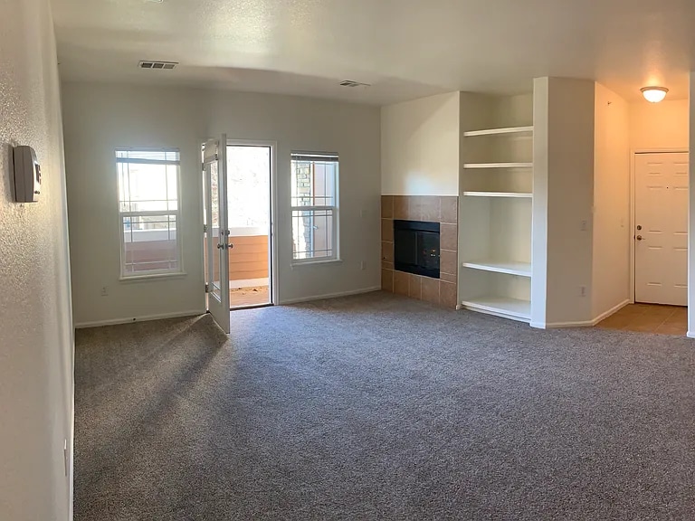 Building Photo - 2803 Kansas Dr