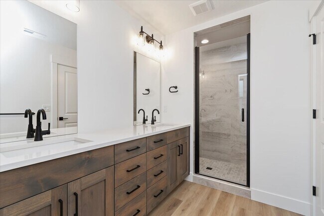 Building Photo - Brand New 3 Bed 2.5 Bath Townhouse With Many Amenities