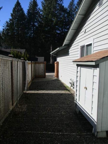 Building Photo - Wonderful 3 Bedroom Rambler in West Park E...