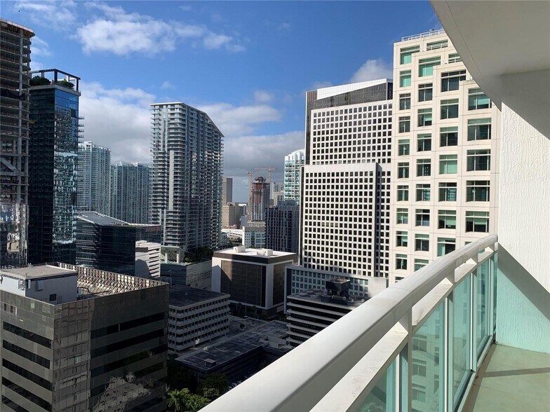 Building Photo - 950 Brickell Bay Dr