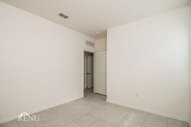 Building Photo - 35438 W San Capistrano Ave