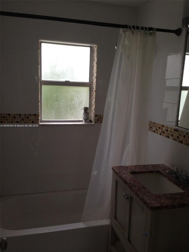 Building Photo - 9241 Collins Ave