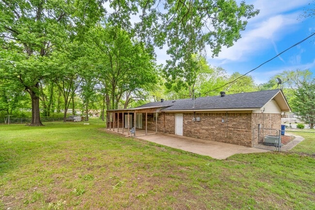Building Photo - 2119 N 55th Pl