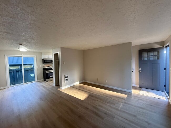 Building Photo - SNEAK PREVIEW - RENOVATED TOWNHOME in Raleigh Hills - SEE LISTING FOR SPECIALS!