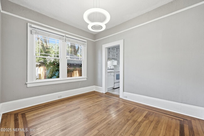 Building Photo - 1047 Cherry St