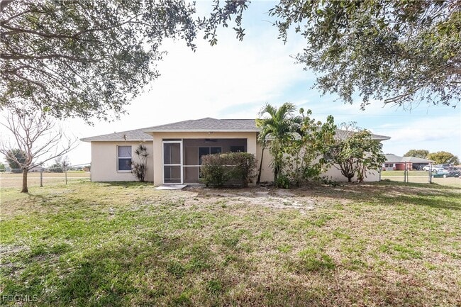 Building Photo - 2211 NE 5th Ave