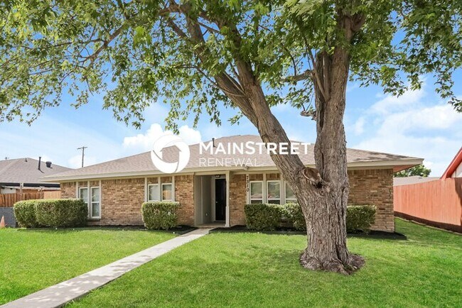 Building Photo - 4 Bedroom Pet-Friendly Home in Rowlett, TX with Main Street Renewal
