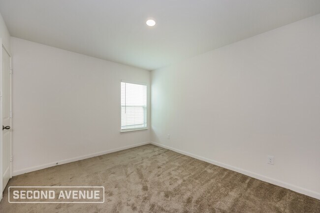Building Photo - 1321 Woodwinds Dr