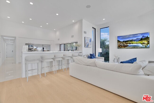 Building Photo - 30020 Morning View Dr