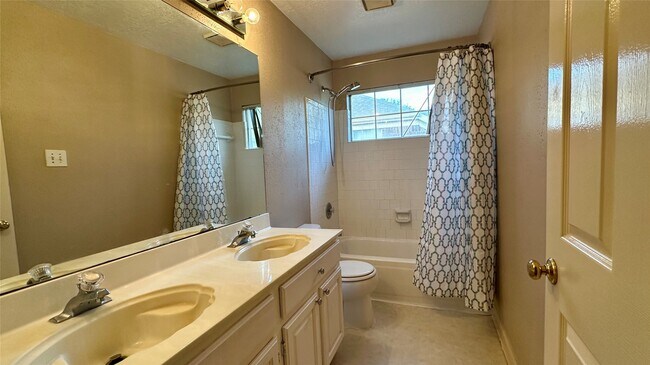 Building Photo - 6918 Springcrest Ct