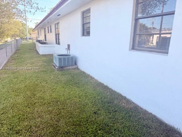 Building Photo - 3401 SW 23rd St