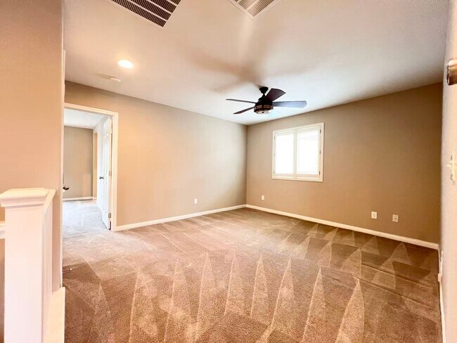 Building Photo - 10530 Siesta Key St