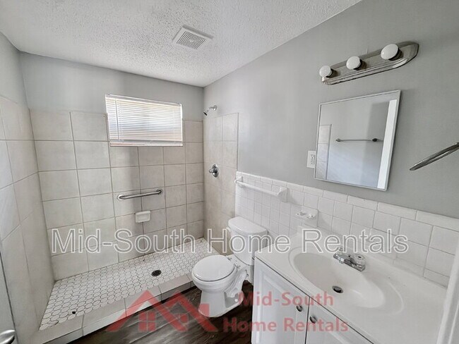 Building Photo - 1733 Gowan Dr