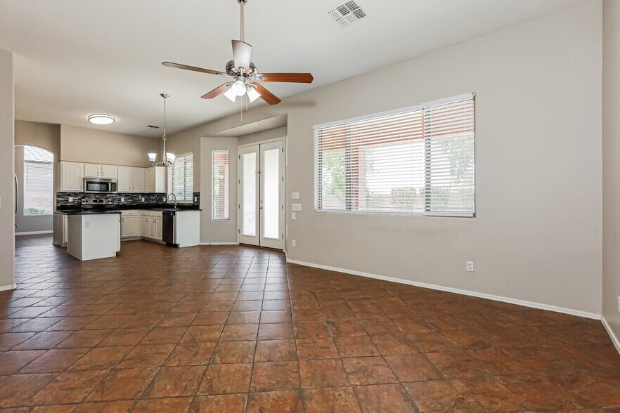 Building Photo - 4091 E Carriage Way
