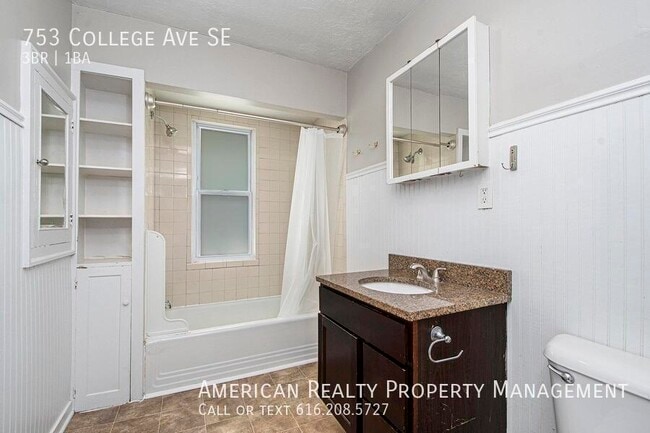 Building Photo - 753 College Ave SE