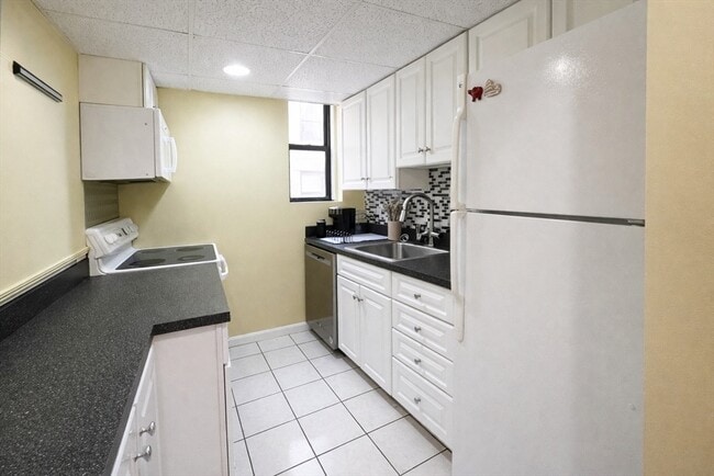 Building Photo - 466 Commonwealth Ave