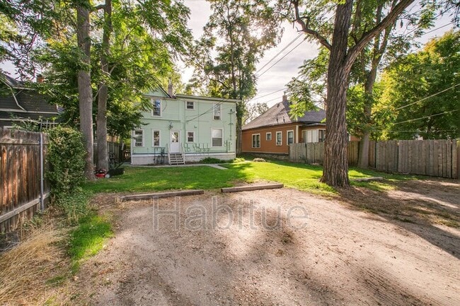 Building Photo - 1405 N 11th St