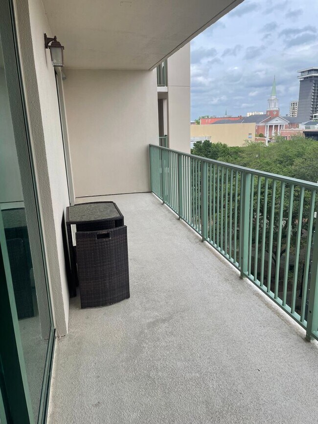Building Photo - Furnished 1/1 in Plaza Tower@ Kleman Plaza