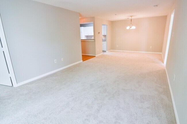 Building Photo - 12902 Churchill Ridge Cir