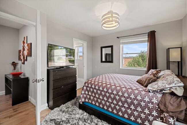 Building Photo - 5519 5th St NE