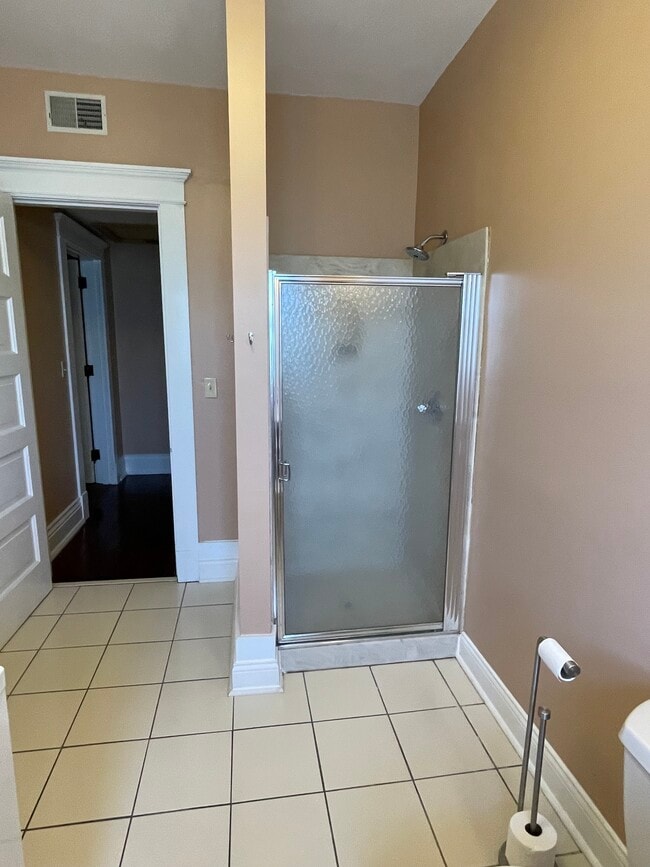 Bathroom 2/ Laundry room with shower stall - 1458 S 3rd St