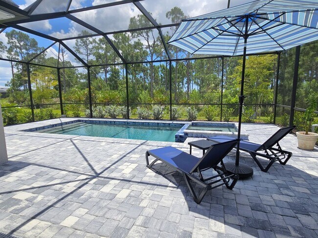 Building Photo - Seasonal Short-Tern 4 Bedroom 3 Bathroom Heated Pool Home in Wellen Golf & Country Club!