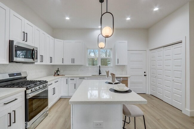 Building Photo - 1203 Dewalt St