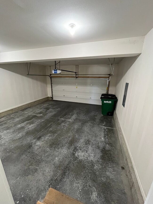 Building Photo - Now Leasing – Stylish 3-Bedroom Home in Bo...