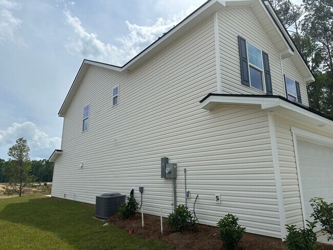 Building Photo - 207 Chime Creek Dr