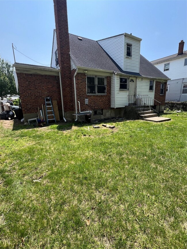 Building Photo - 160-26 119th Dr