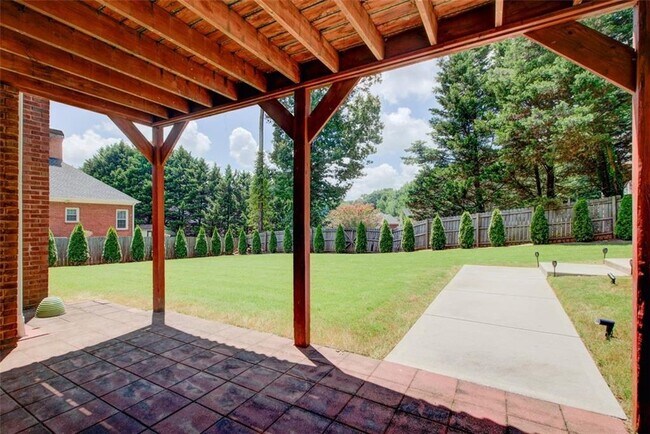 Building Photo - 3040 Stone Rd