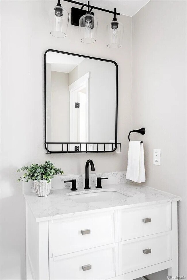 Building Photo - 645 Newton St