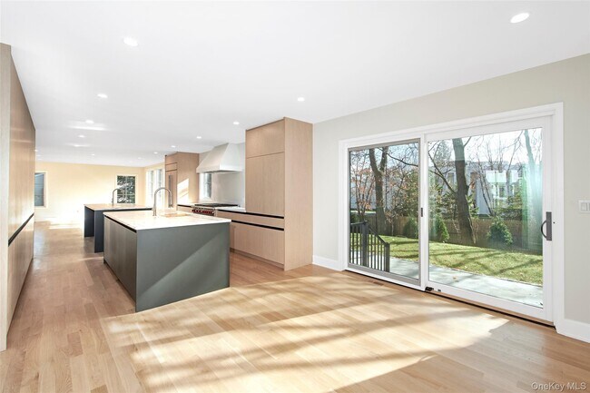 Building Photo - 2 Myrtledale Rd