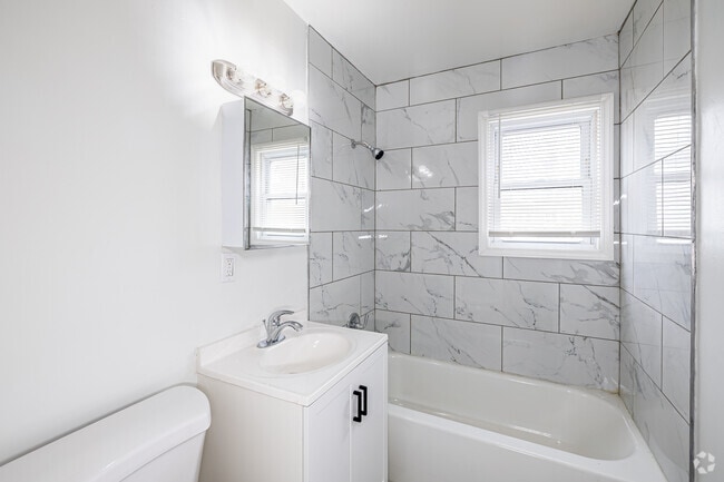 1BR, 1BA - Bathroom - 1533 Boston Ave