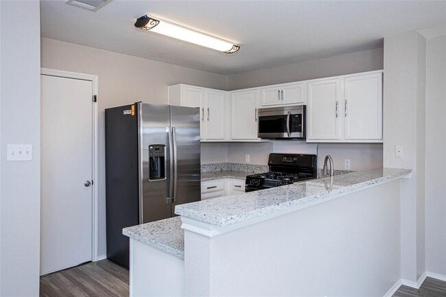 Building Photo - 311 Quarter Ave