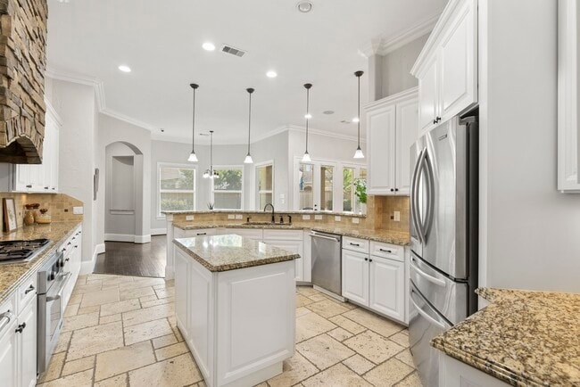 Building Photo - 26214 Kingsgate Ln