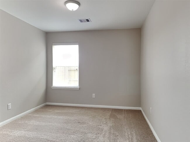 Building Photo - 2402 Regatta Ln