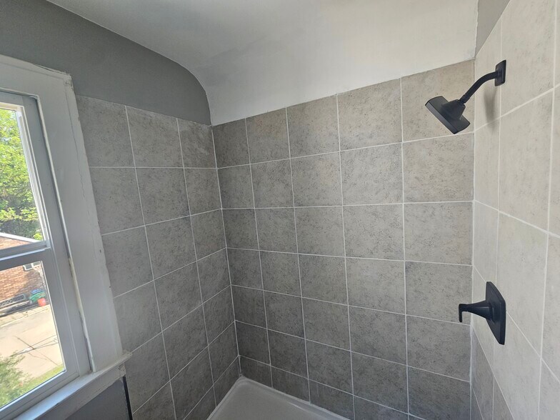 Building Photo - 5974 Coplin St