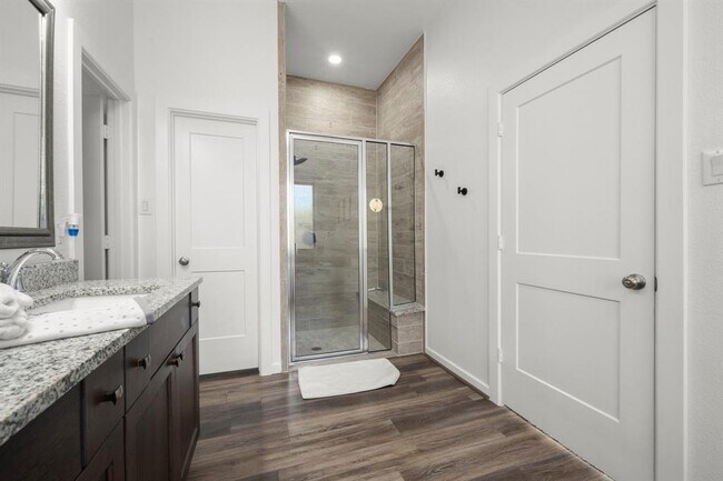 Building Photo - 9871 Twin Shores Dr