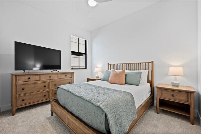 Building Photo - 13621 Le Christine Dr