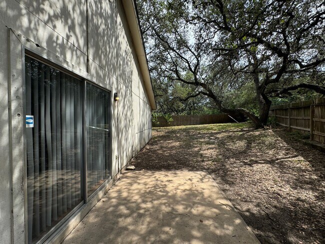 Building Photo - Hambledon