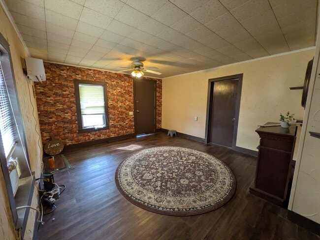 Building Photo - 405 S Skaggs Rd