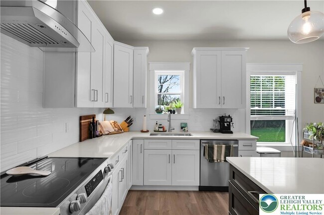 Building Photo - 221 Craig Ave