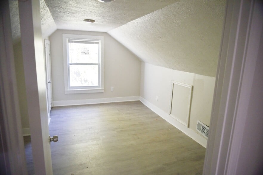 Building Photo - 1149 Lincoln Ave